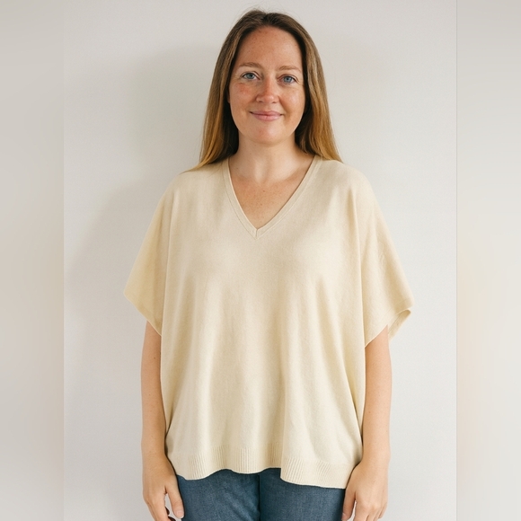 Vila Milano Sweaters - NWT Vila Milano/ Cream V-Neck Sweater/ Size US XL